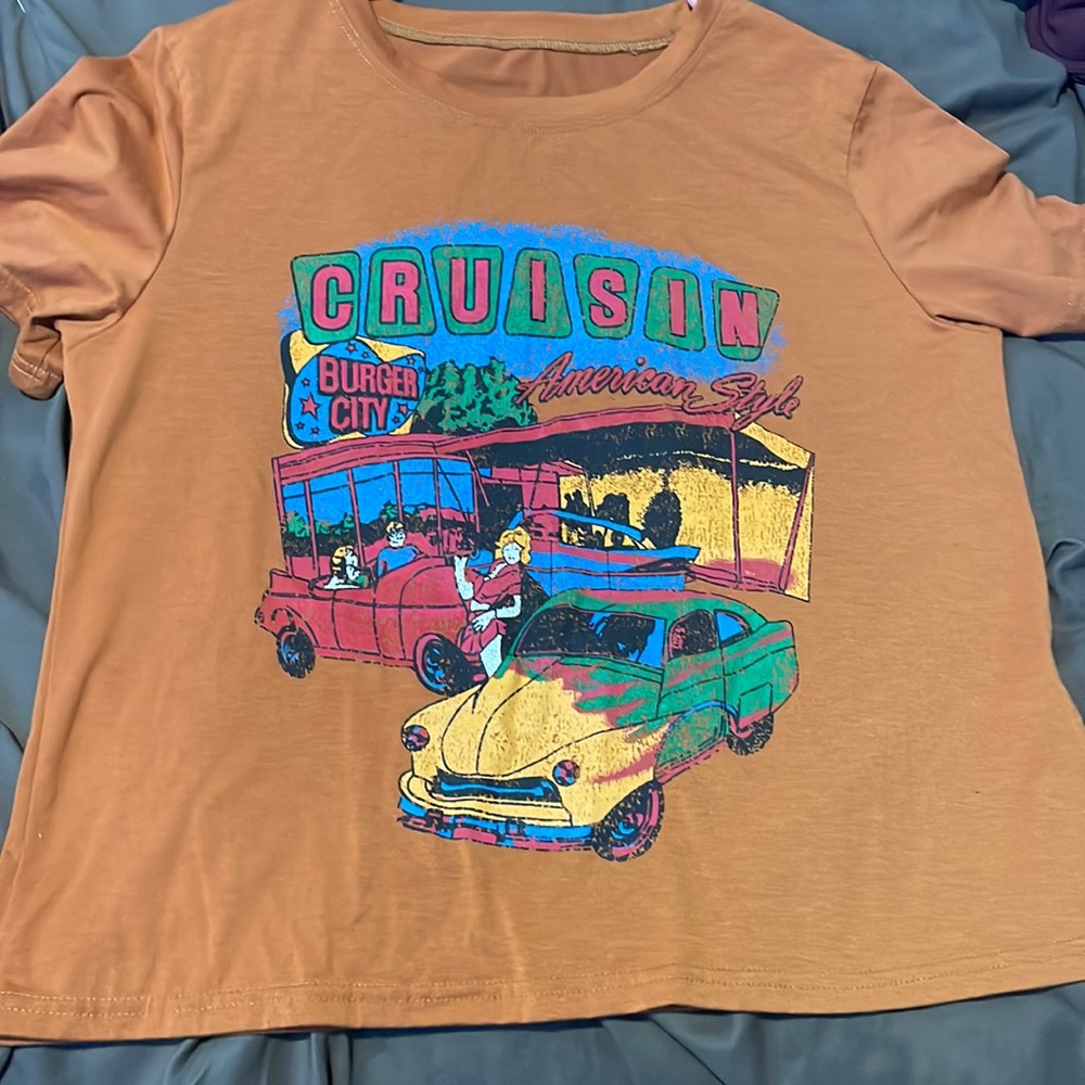 graphic tee, size large